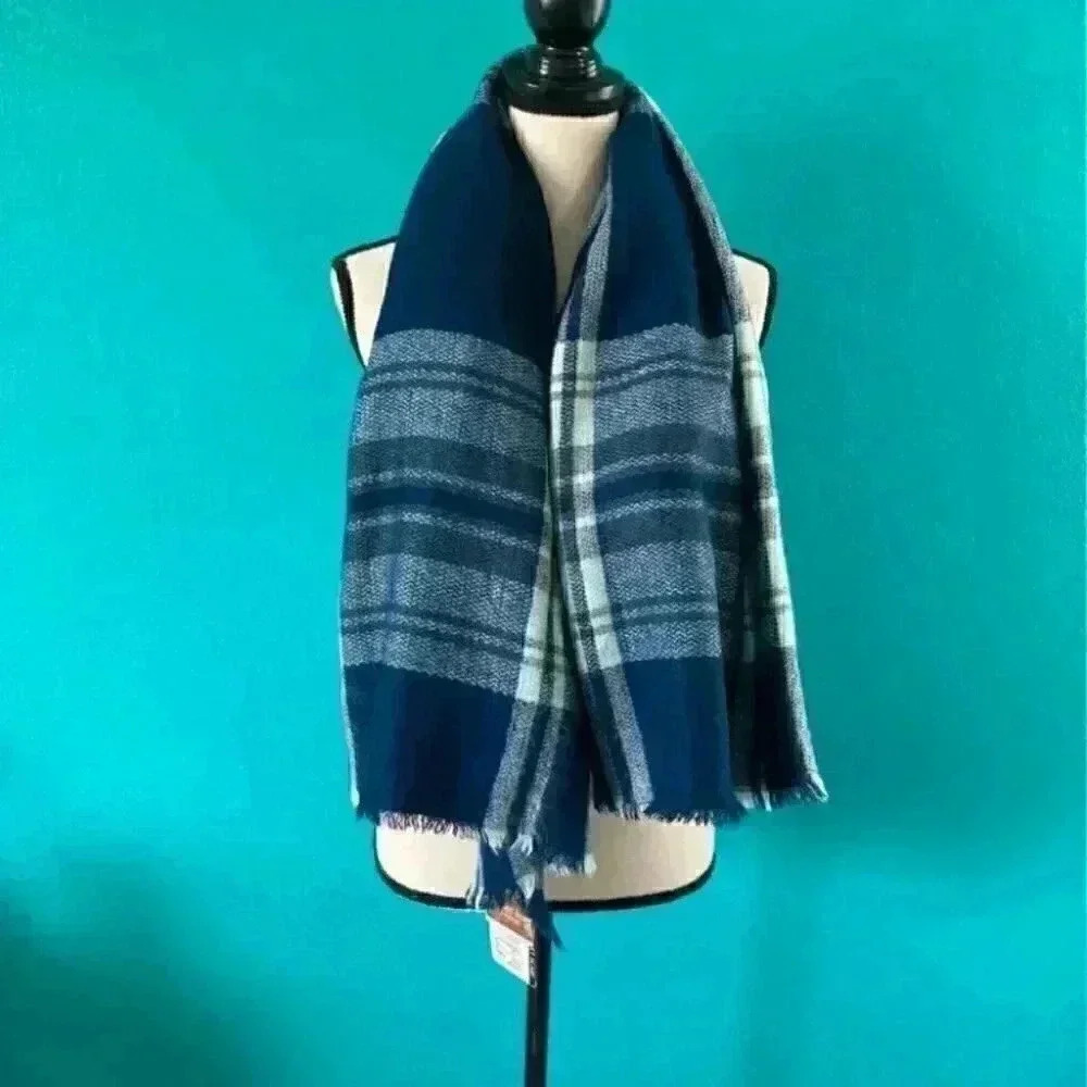 ⭐️ New with tags blue blanket scarf